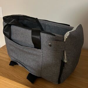 Soft Pet Carrier for Car Center Seat/Console - For Cats / Small Dog - One Size